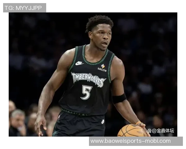 爱德华兹精准传球助攻戈贝尔轻松扣篮破包夹防守